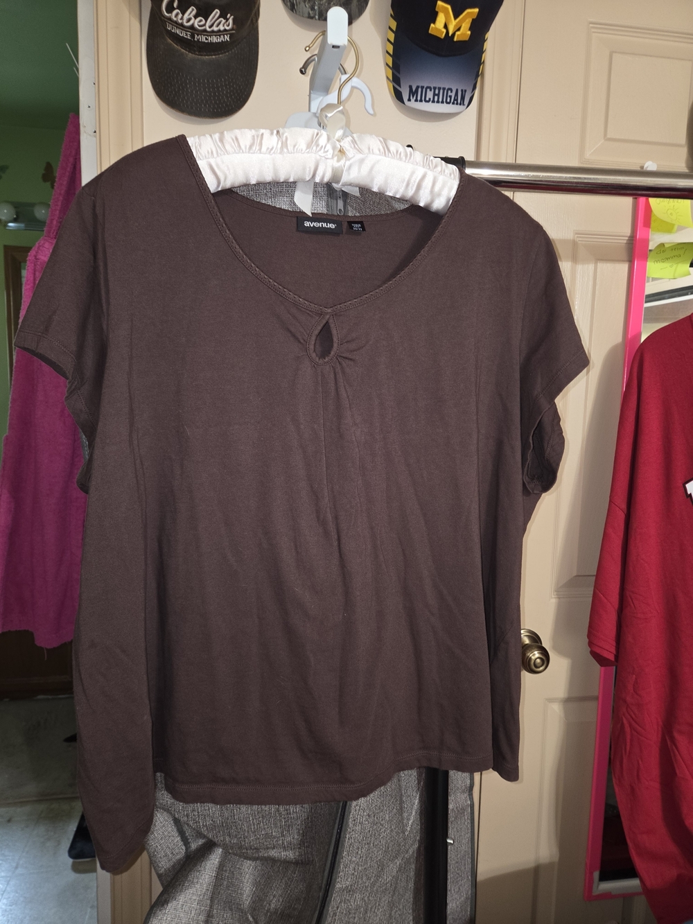 730-Avenue Women's Brown Short-Sleeve Keyhole Tee